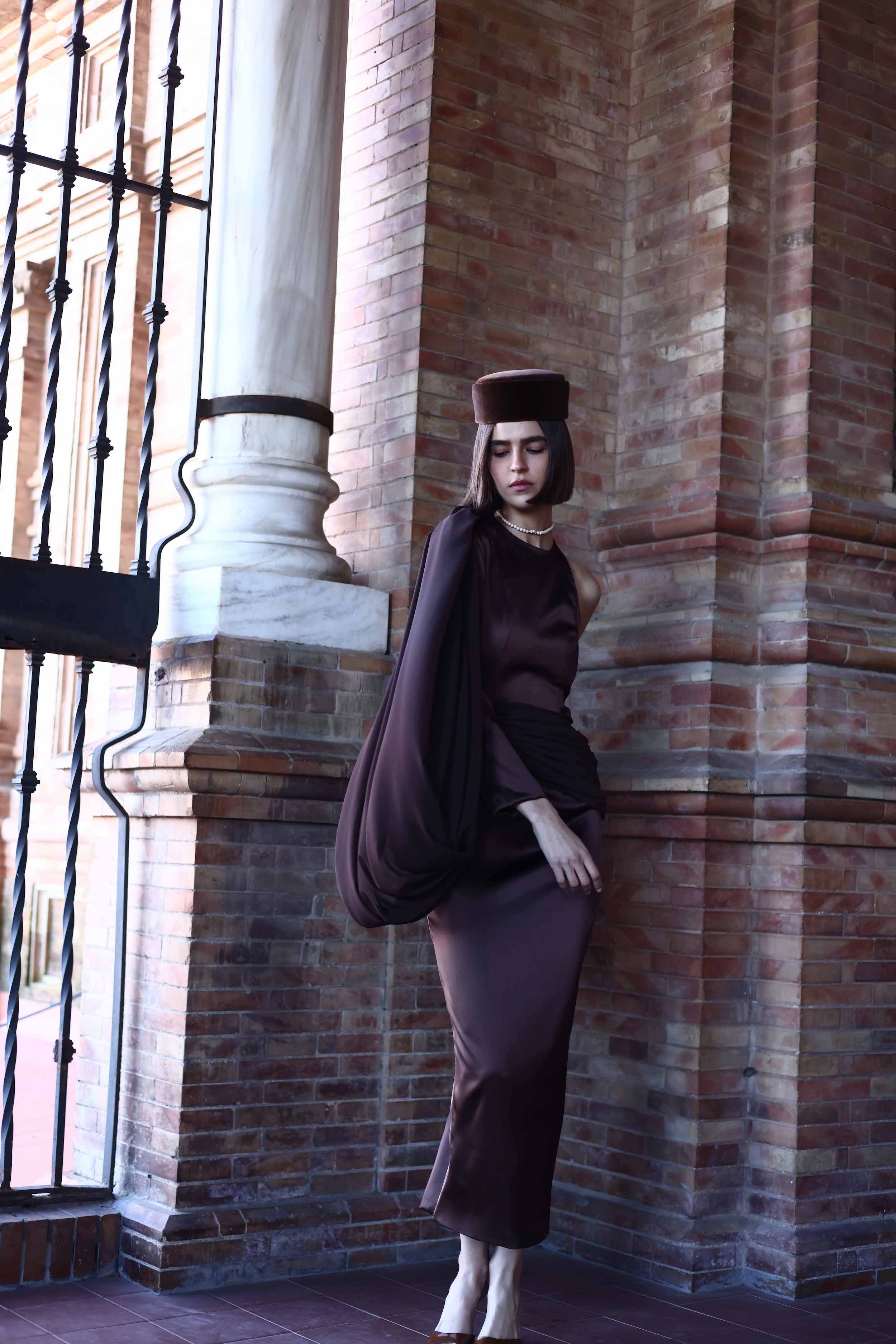 VESTIDO ASYM BROWN